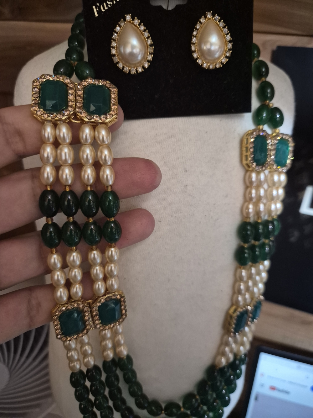 STUNNING!! Green & Pearl Multi-Strand Necklace Set